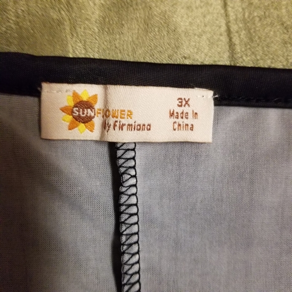 Sleeveless Tunic with Pockets! - Picture 3 of 4